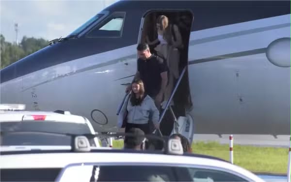 Em operação secreta, Flávio Bolsonaro deixa o Brasil pela Argentina e chega aos EUA em jatinho particular, com apoio de Trump
